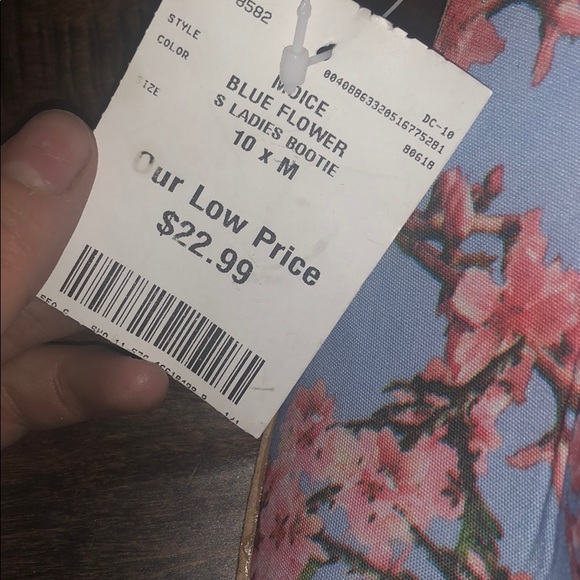 Heels - Picture 3 of 3